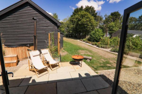 The Old Press - Luxury studio retreat with hot tub in the depths of the Suffolk Countryside